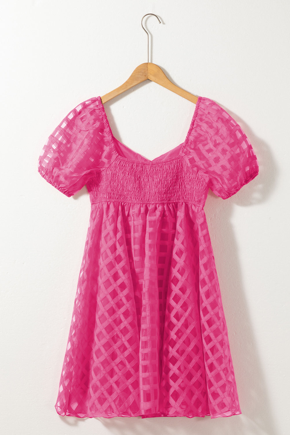 Robe babydoll à carreaux rose fraise et manches bouffantes