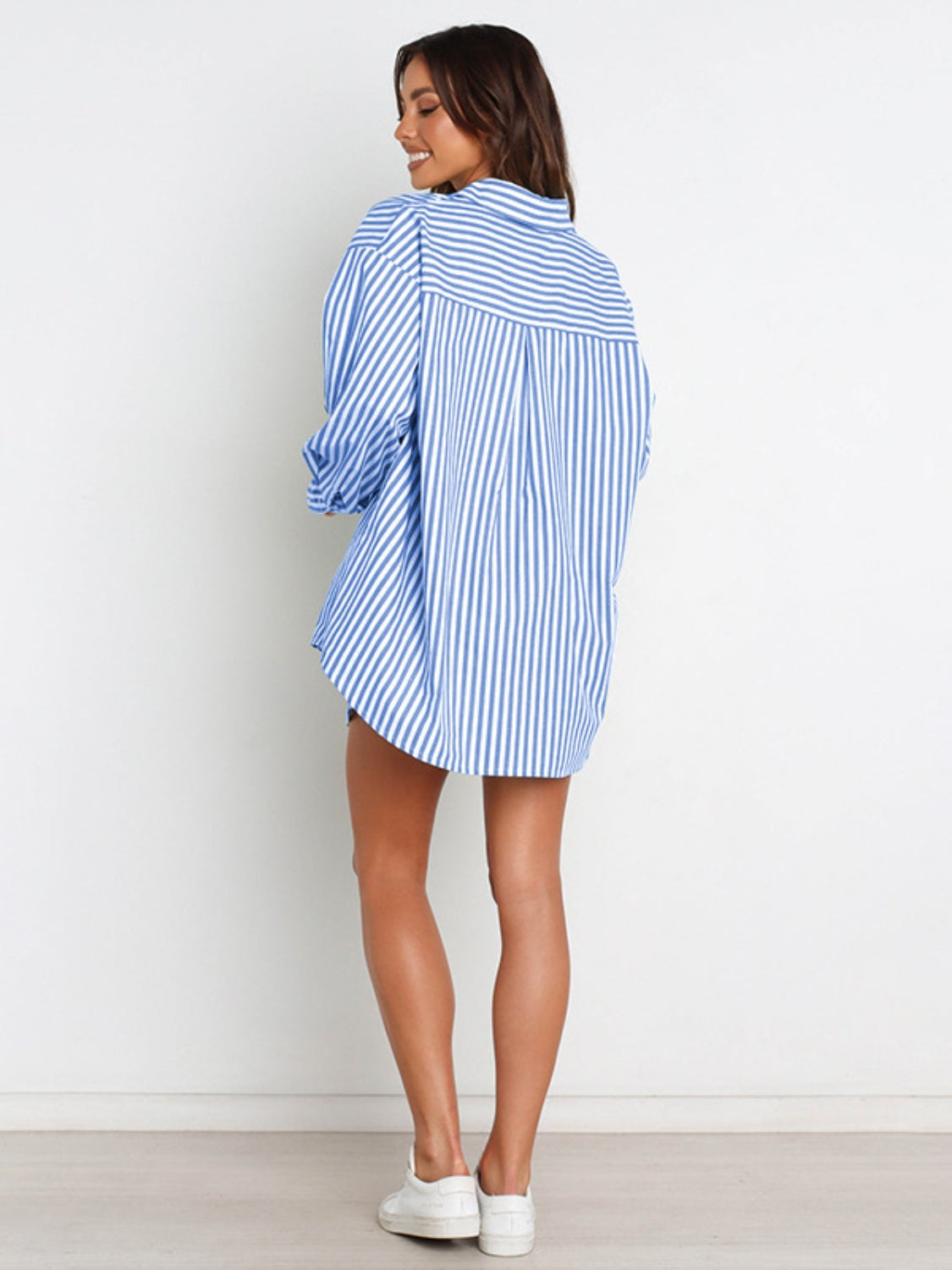 Ensemble chemise et short rayé à épaules tombantes