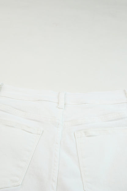 Pantalones cortos de mezclilla desgastados deshilachados blancos