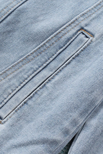 Veste en jean à capuche déchirée et fermeture boutonnée bleu ciel