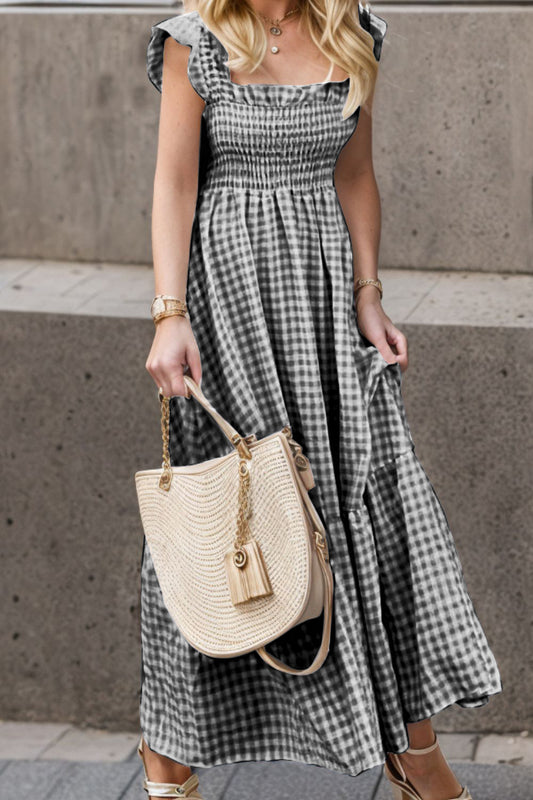 Vestido con dobladillo con volantes y volantes a cuadros de tamaño completo