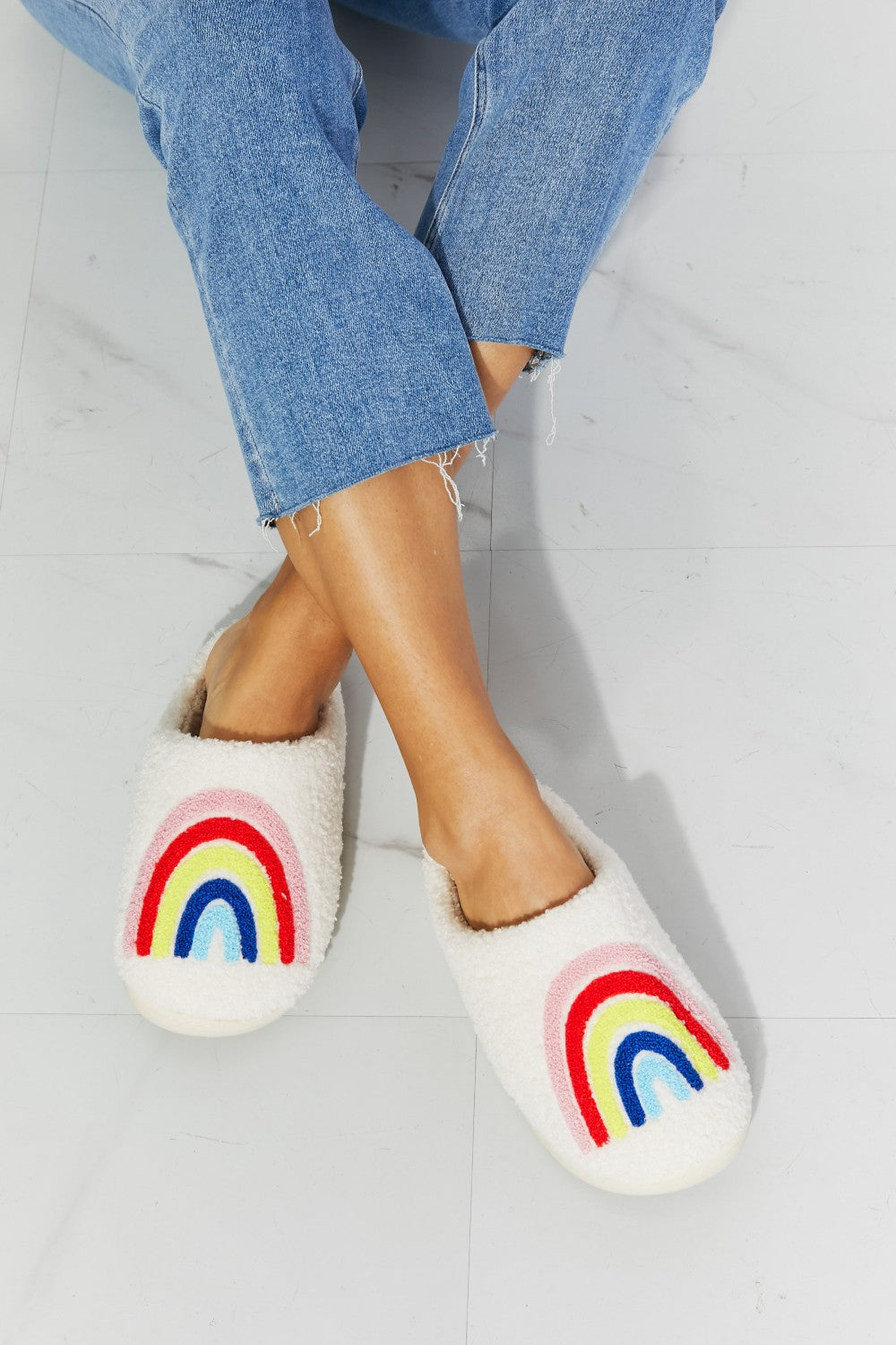 MMShoes Pantoufle en peluche arc-en-ciel