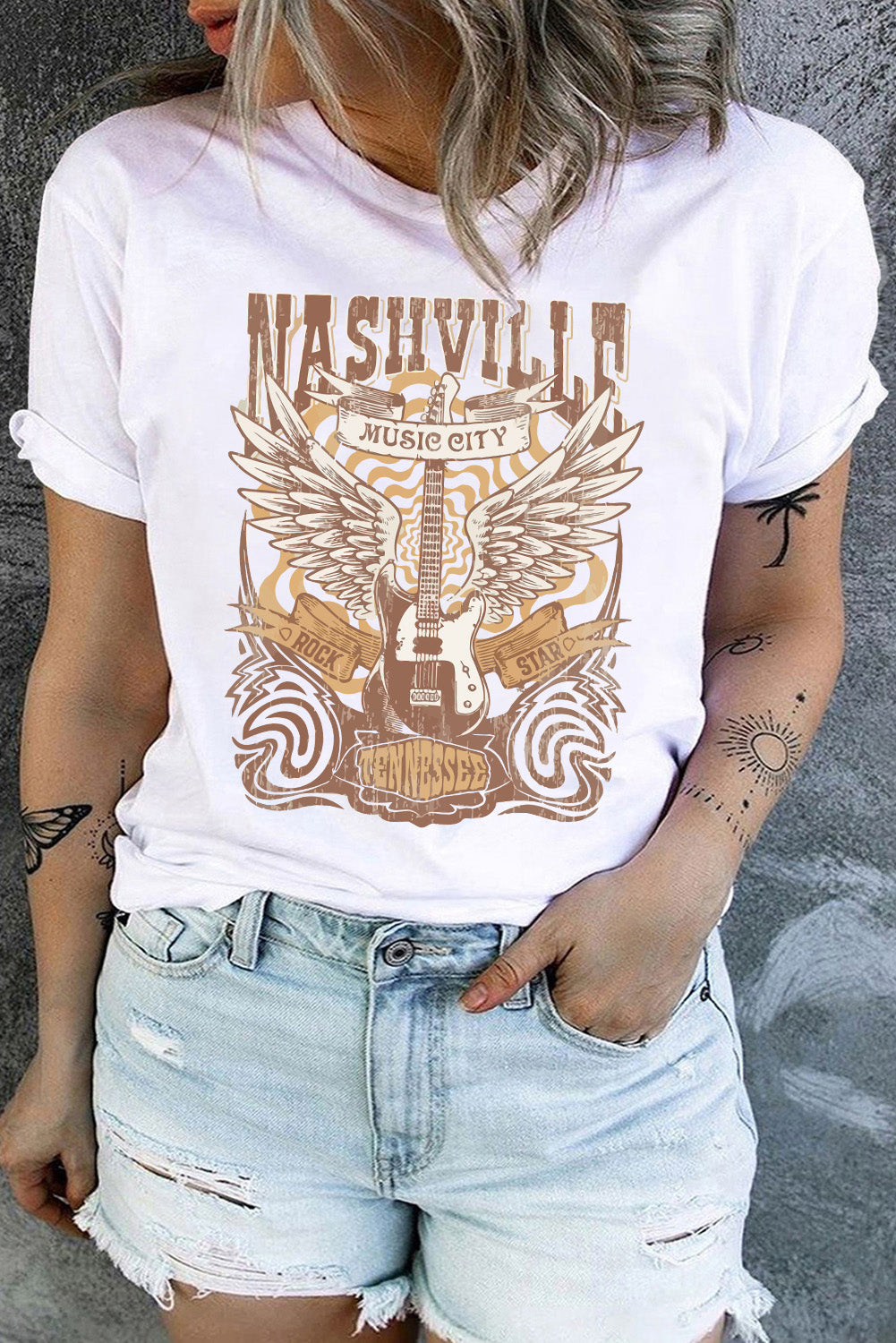 Camiseta blanca con gráfico de guitarra NASHVILLE MUSIC CITY Plus