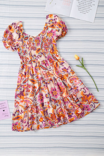 Vestido floral fruncido a capas