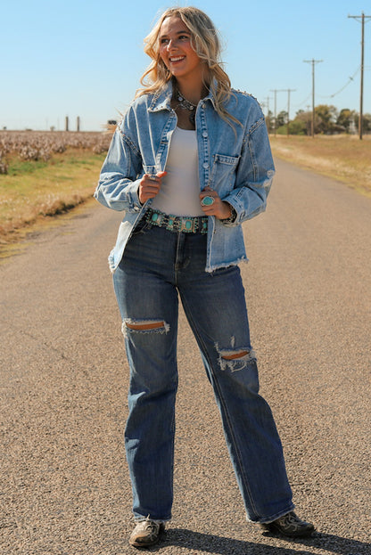 Veste en jean bleu ciel délavée à l'acide cloutée