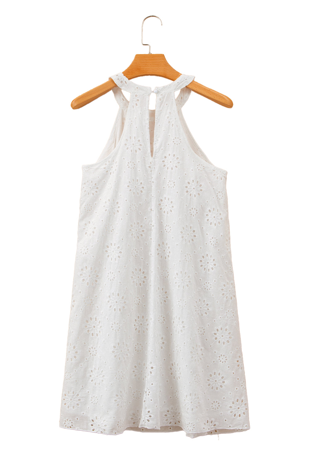 Robe blanche sans manches à col licou et motif à œillets style Boho