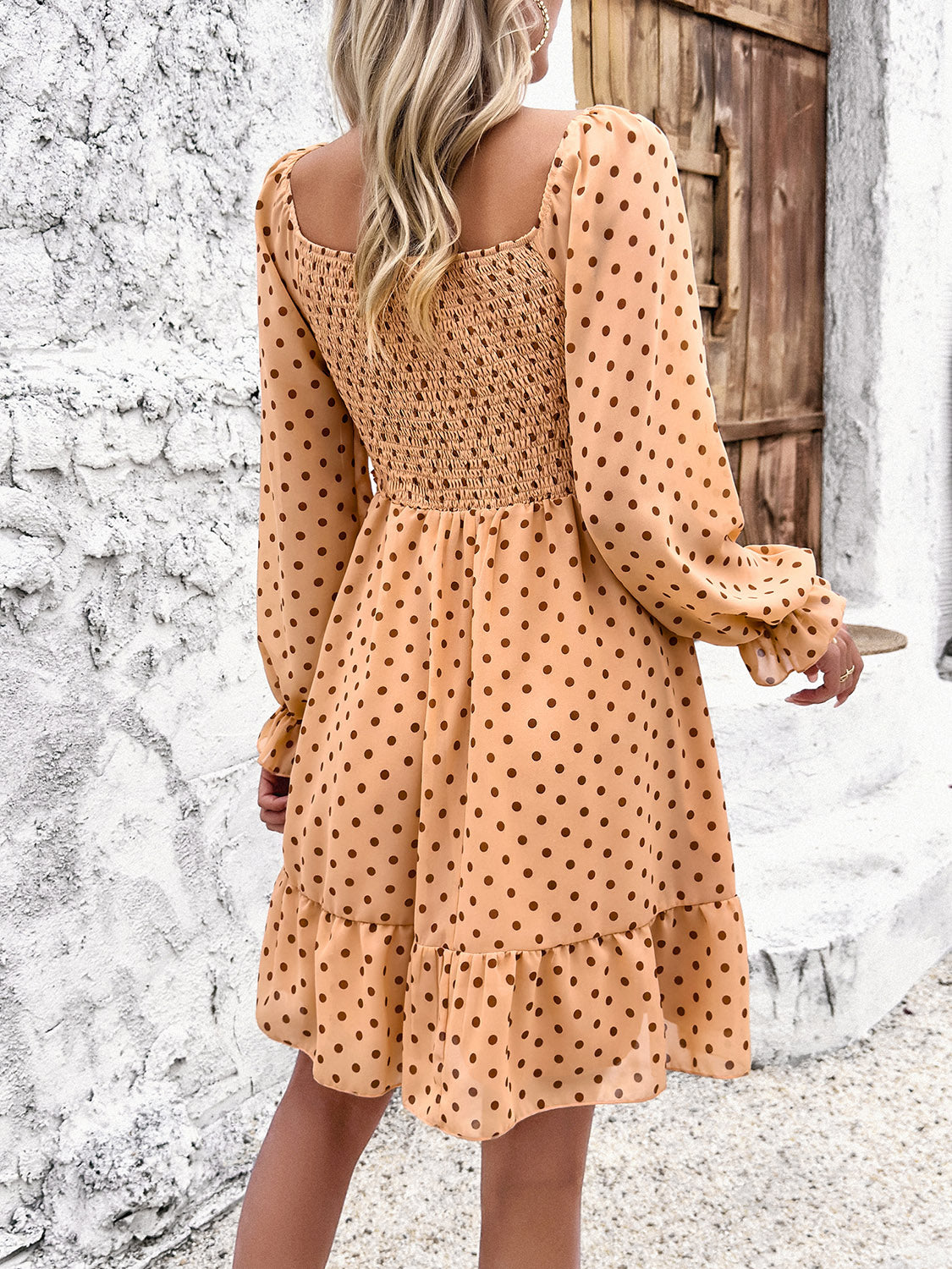 Robe smockée à pois et manches longues