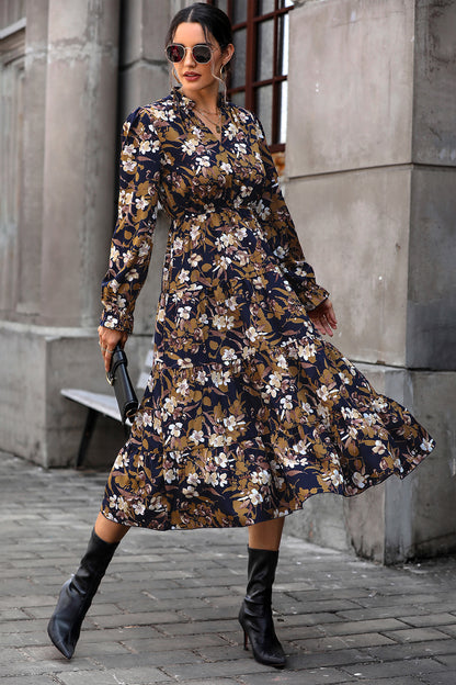 Vestido escalonado con mangas con volantes florales