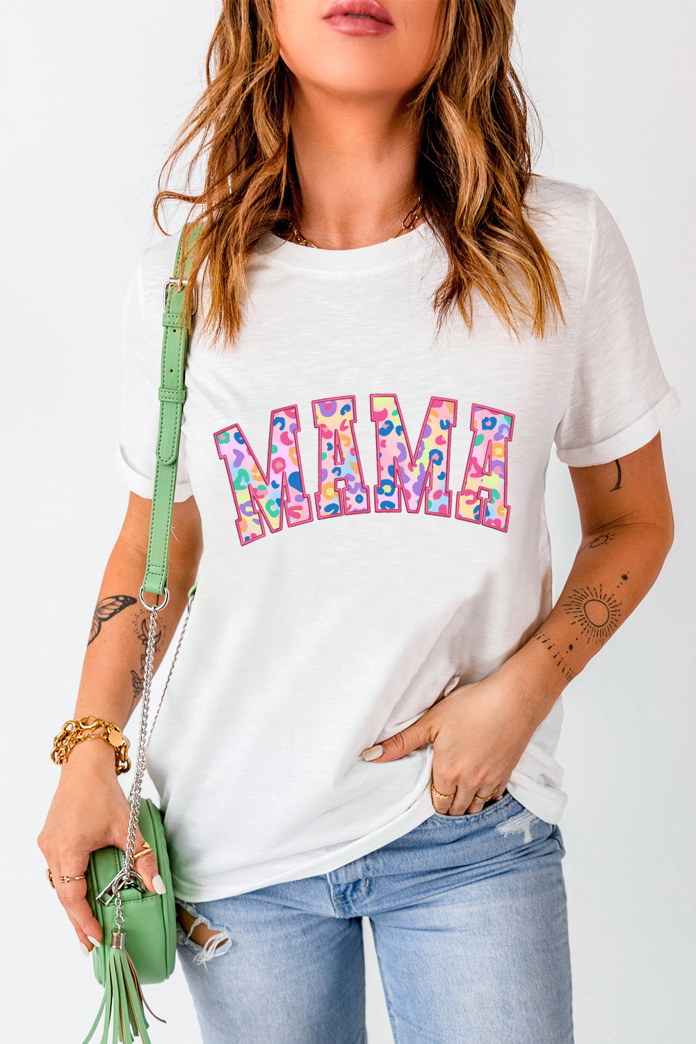 Camiseta gráfica con cuello redondo y bordado de leopardo MAMA blanca