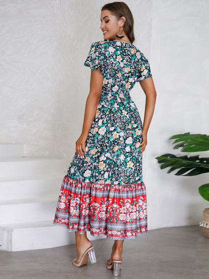 Robe imprimée nouée à manches courtes et col en V