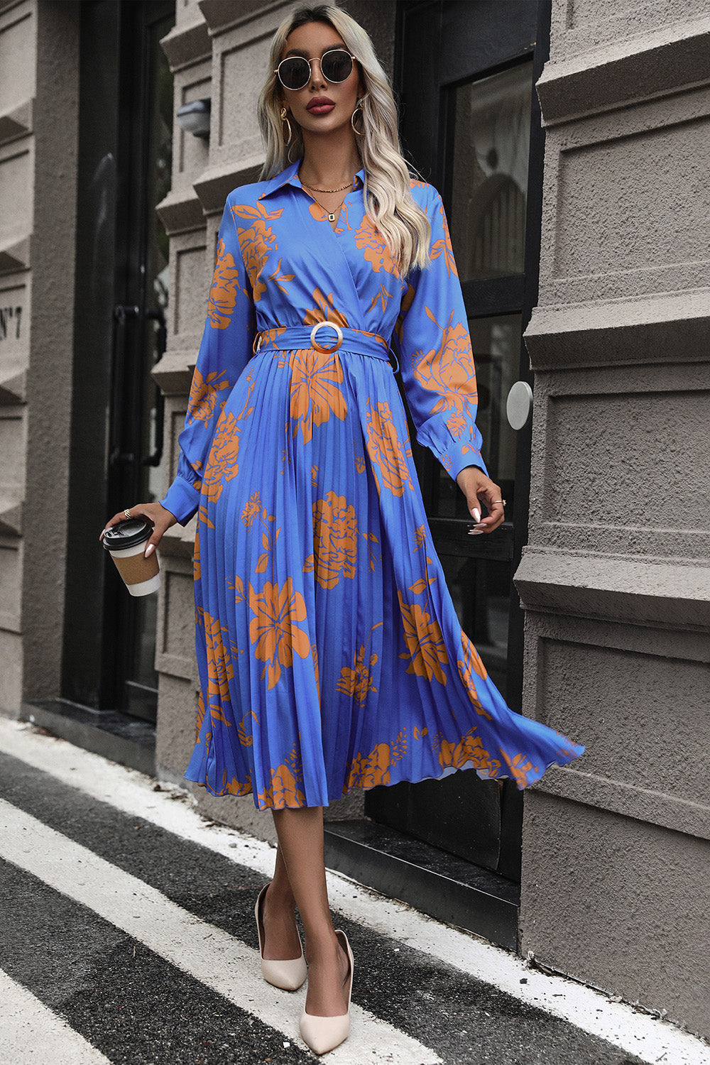 Vestido midi de manga larga con sobrepelliz plisado floral