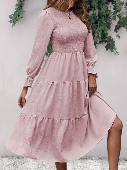 Robe midi smockée à col rond et manches longues