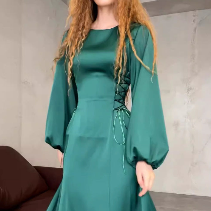 Robe à lacets et manches bouffantes pour femmes