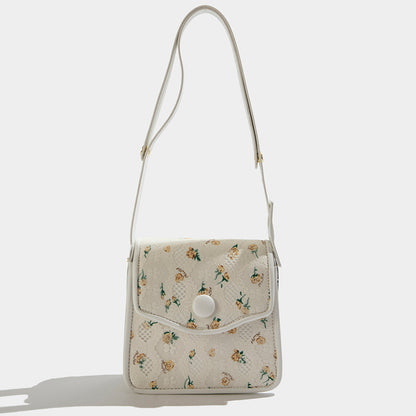 Niche texturée, le sac messager à fleurs populaire de cette année