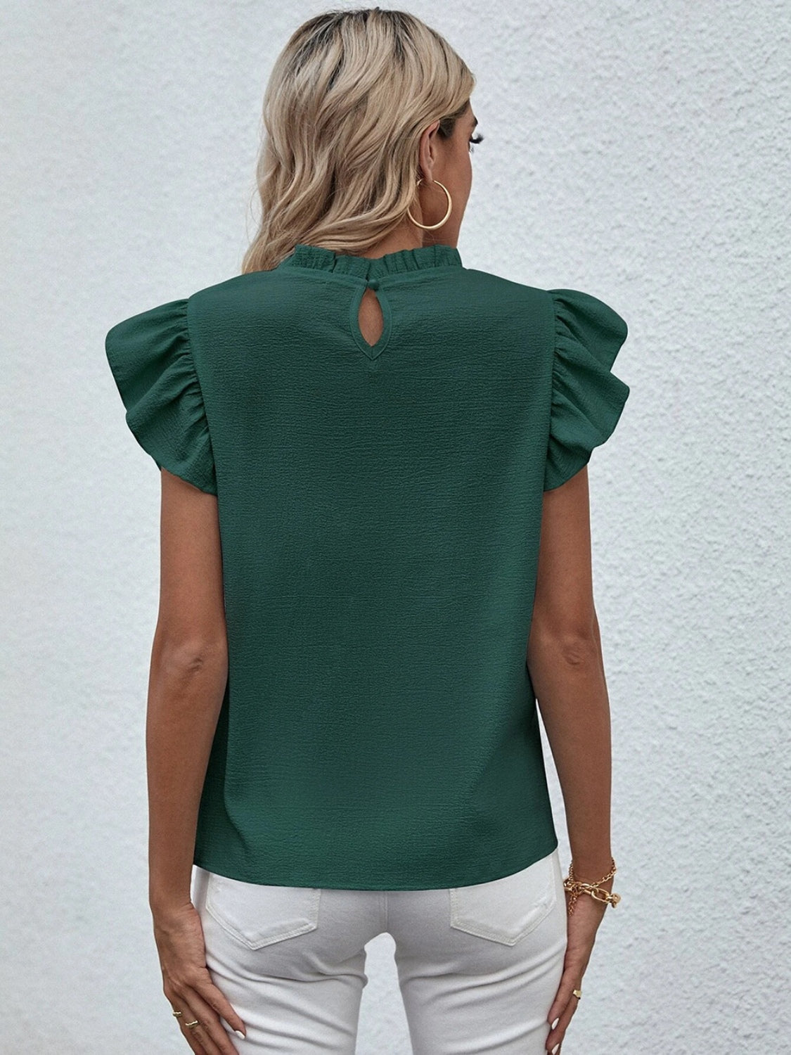 Blouse à volants et mancherons à col montant