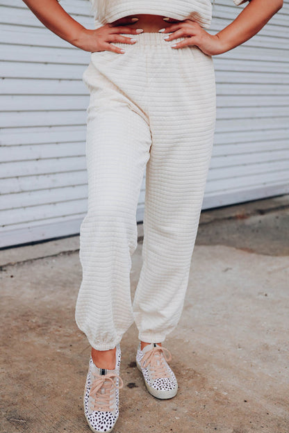 Conjunto de pantalones jogger y camiseta corta con textura de celosía roja rosa