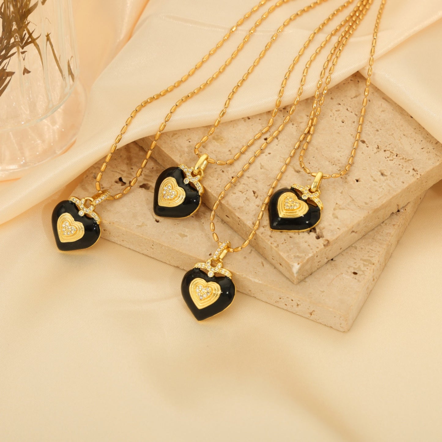 Collier en forme de coeur en acier titane