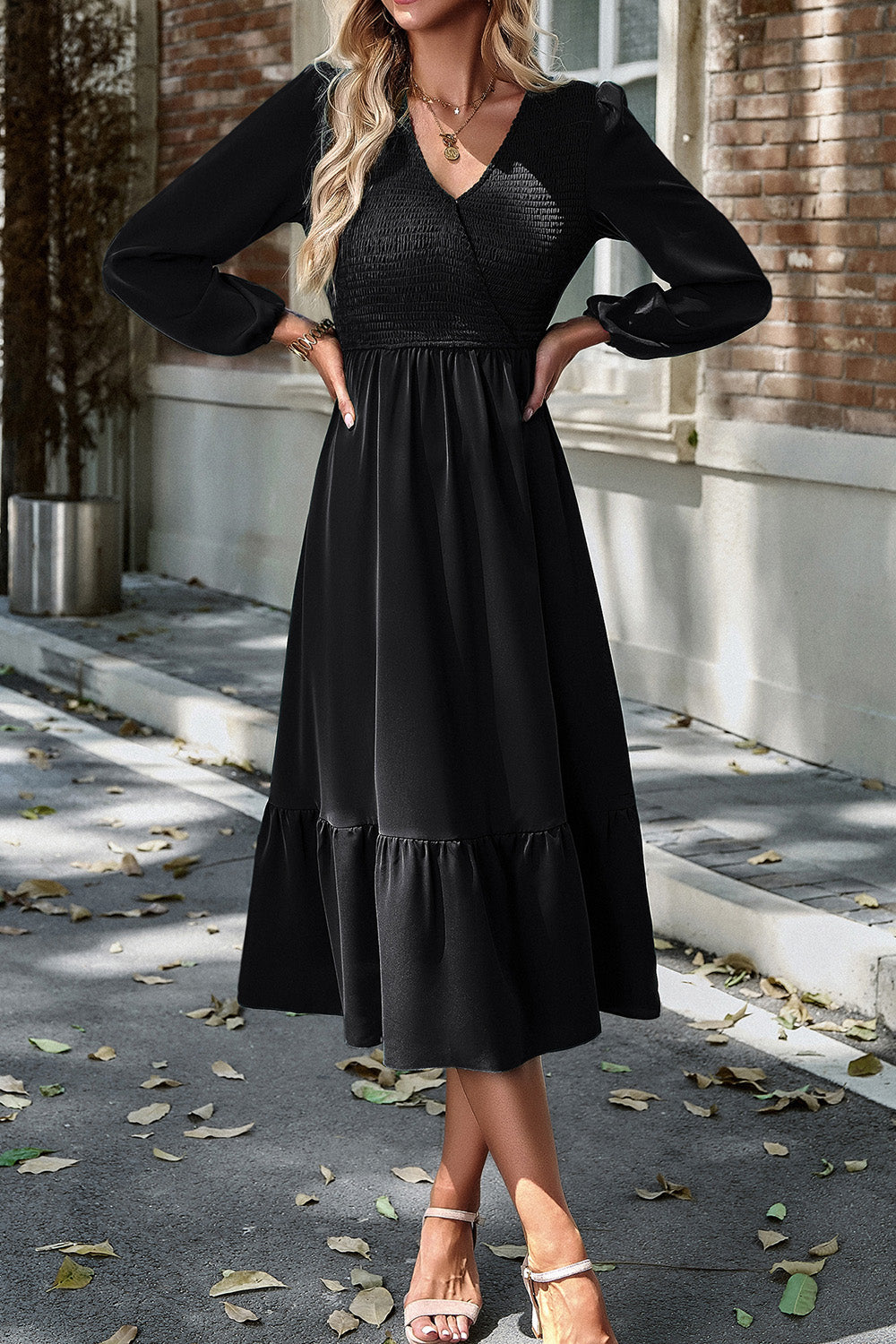 Robe midi smockée à manches longues et surplis