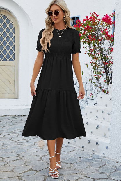 Robe midi smockée à col rond et manches volantées