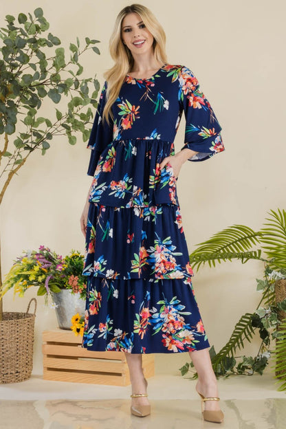 Vestido midi escalonado con volantes y flores de tamaño completo Celeste