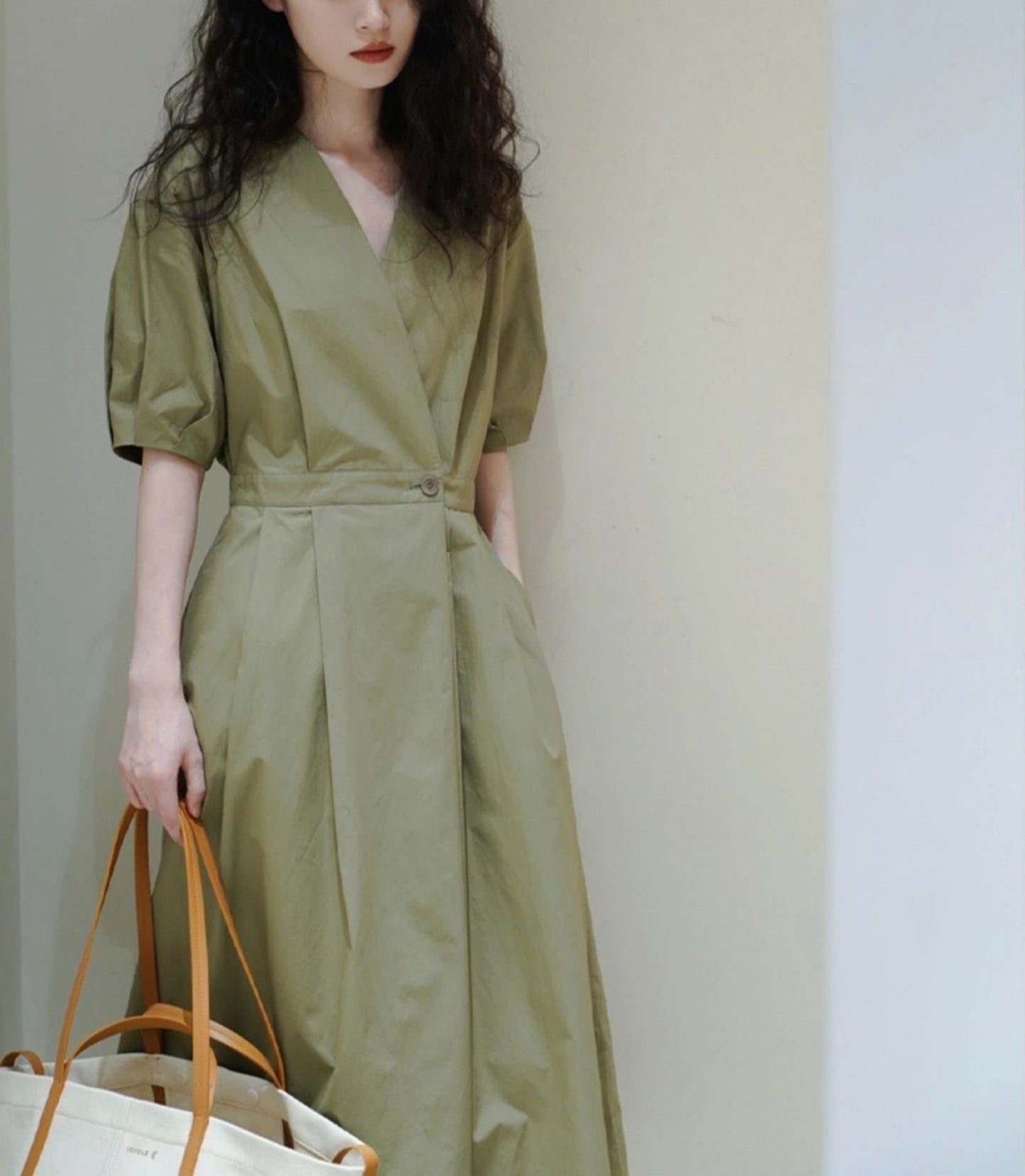 Robe Verte Serrée À La Taille Col V Femme