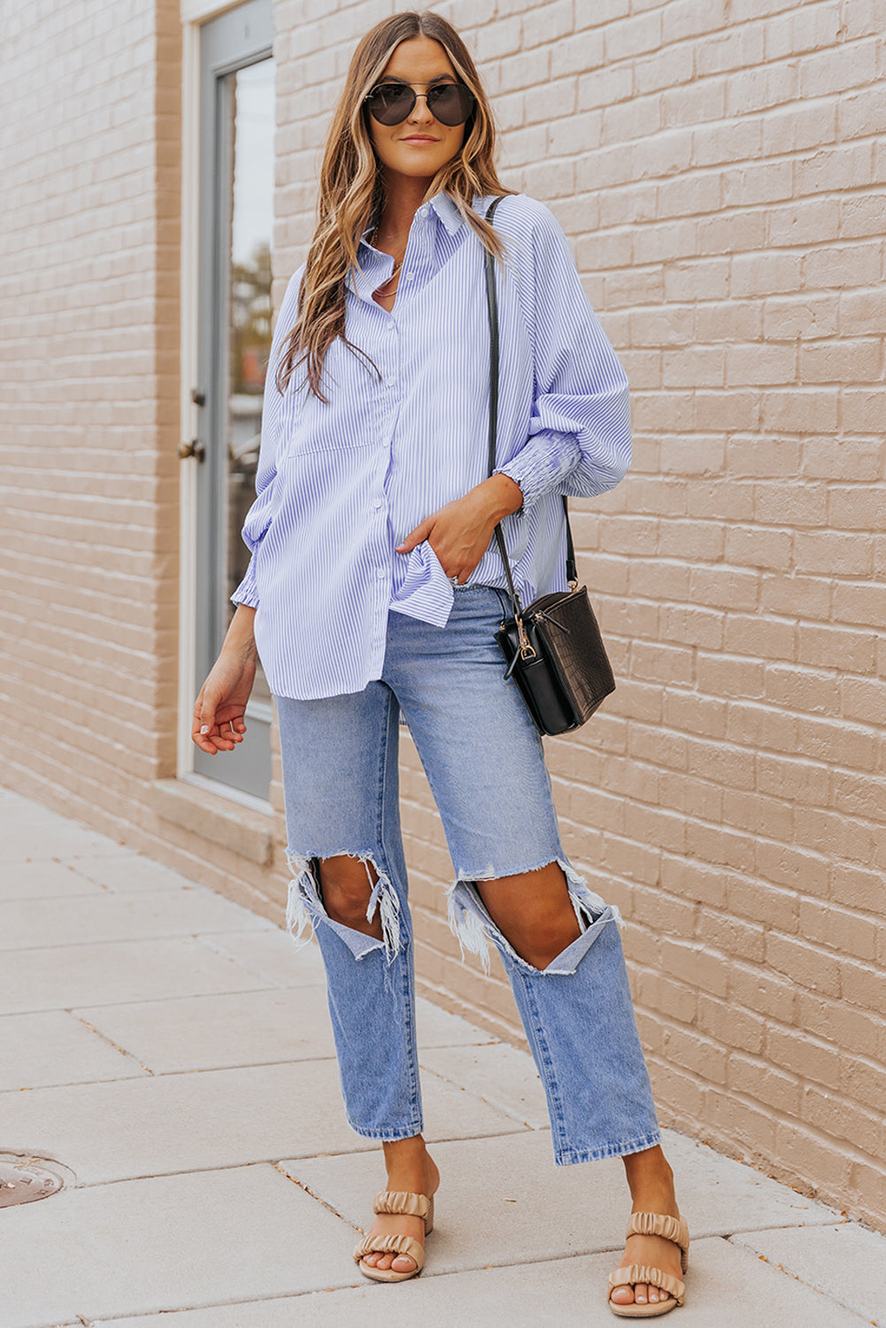 Chemise boyfriend rayée à revers smockés bleu ciel avec poche