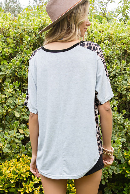 Camiseta holgada con manga dolman y estampado de leopardo en contraste con eslogan PRAY gris