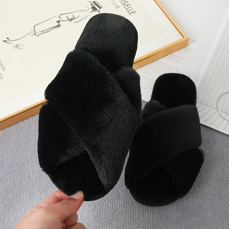 Pantuflas con tiras cruzadas de piel sintética