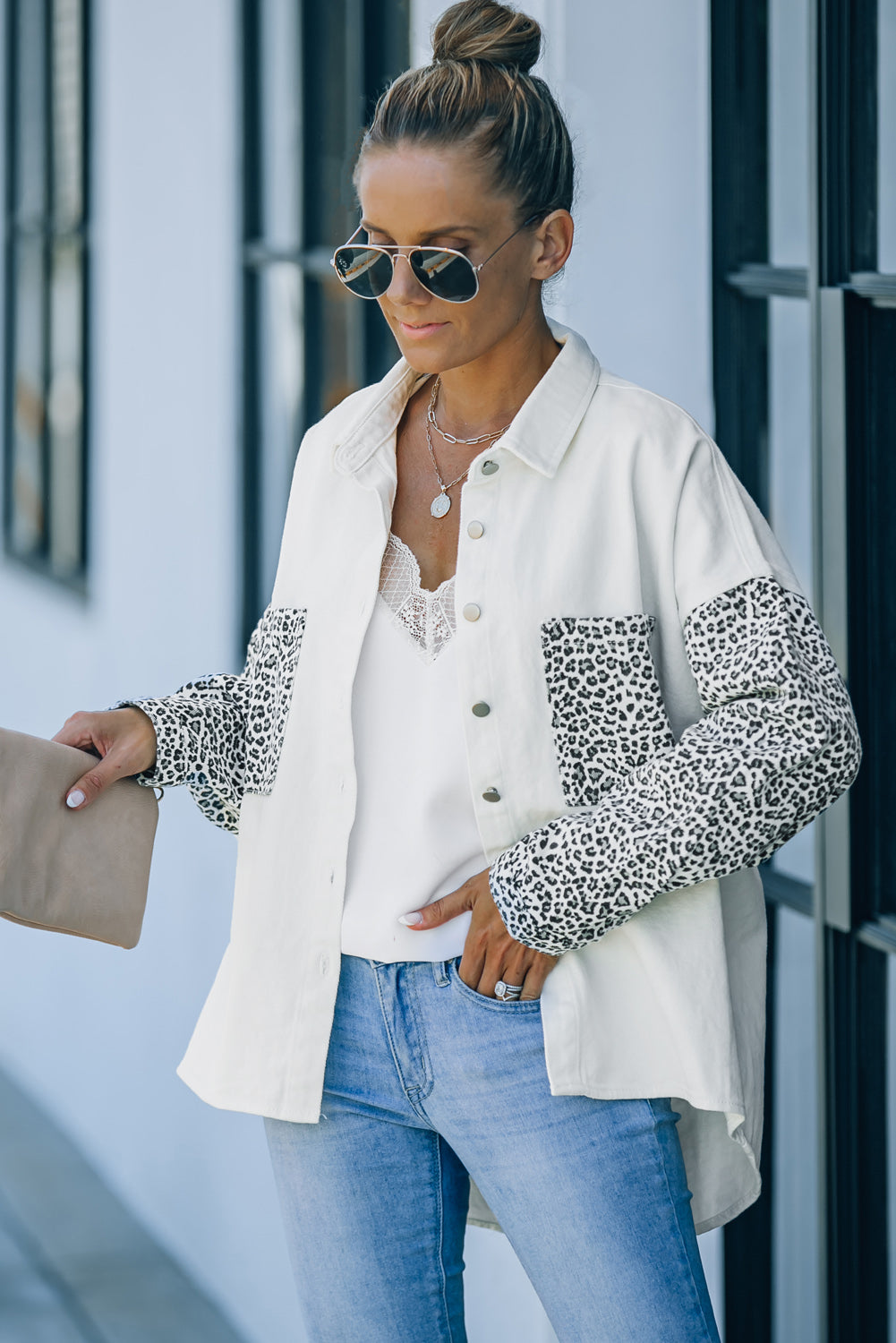 Chaqueta vaquera de leopardo en contraste negra