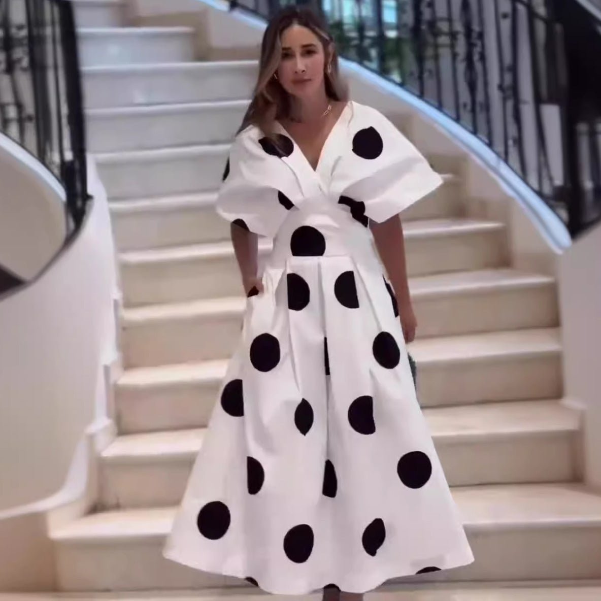 Vestido elegante con vuelo y temperamento de dama de moda