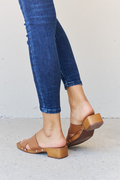 Weeboo Step Into Summer Criss Cross Sabots en bois Marron