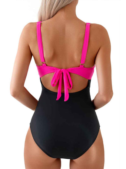 Maillot de bain une pièce contrasté à découpes nouées