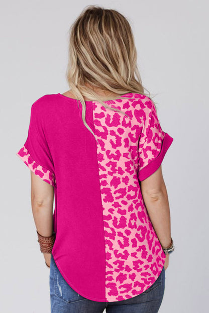 Camiseta casual con estampado de leopardo y manga remangada en bloque de color negra