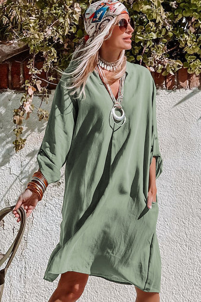 Vestido casual fluido con manga enrollable verde