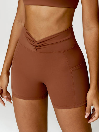 Short actif torsadé taille haute avec poches