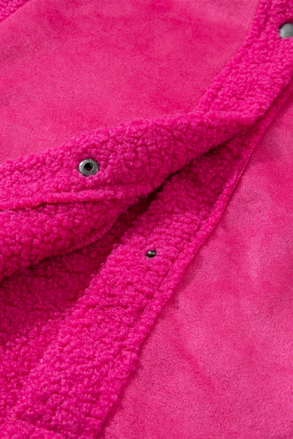 Chaqueta con botones y patchwork de sherpa de ante sintético en rosa brillante